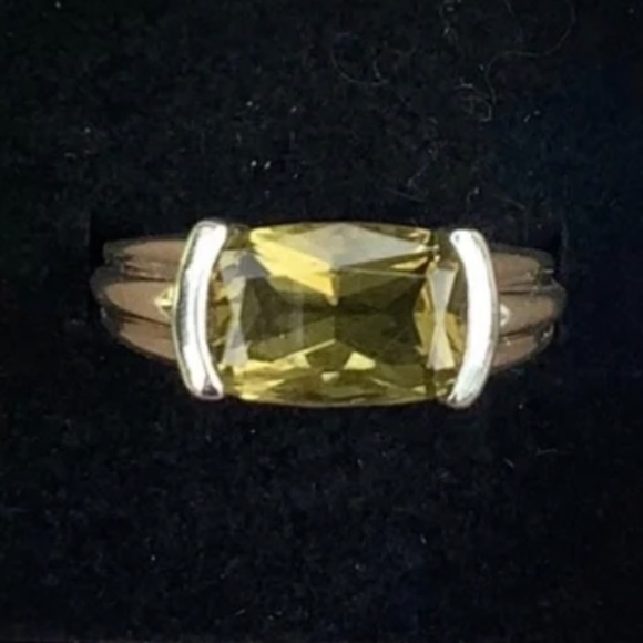 Beautiful Sterling Silver Bezel Set Olive Quartz Ring - Picture 1 of 14
